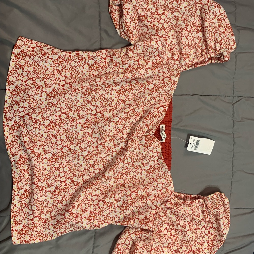 Red and White Floral Puff-Sleeve Top